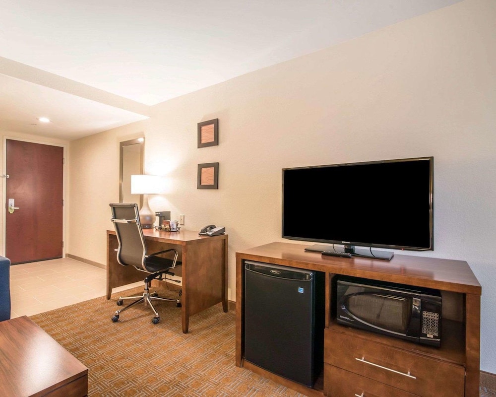 Comfort Inn & Suites Brattleboro I-91 39/47