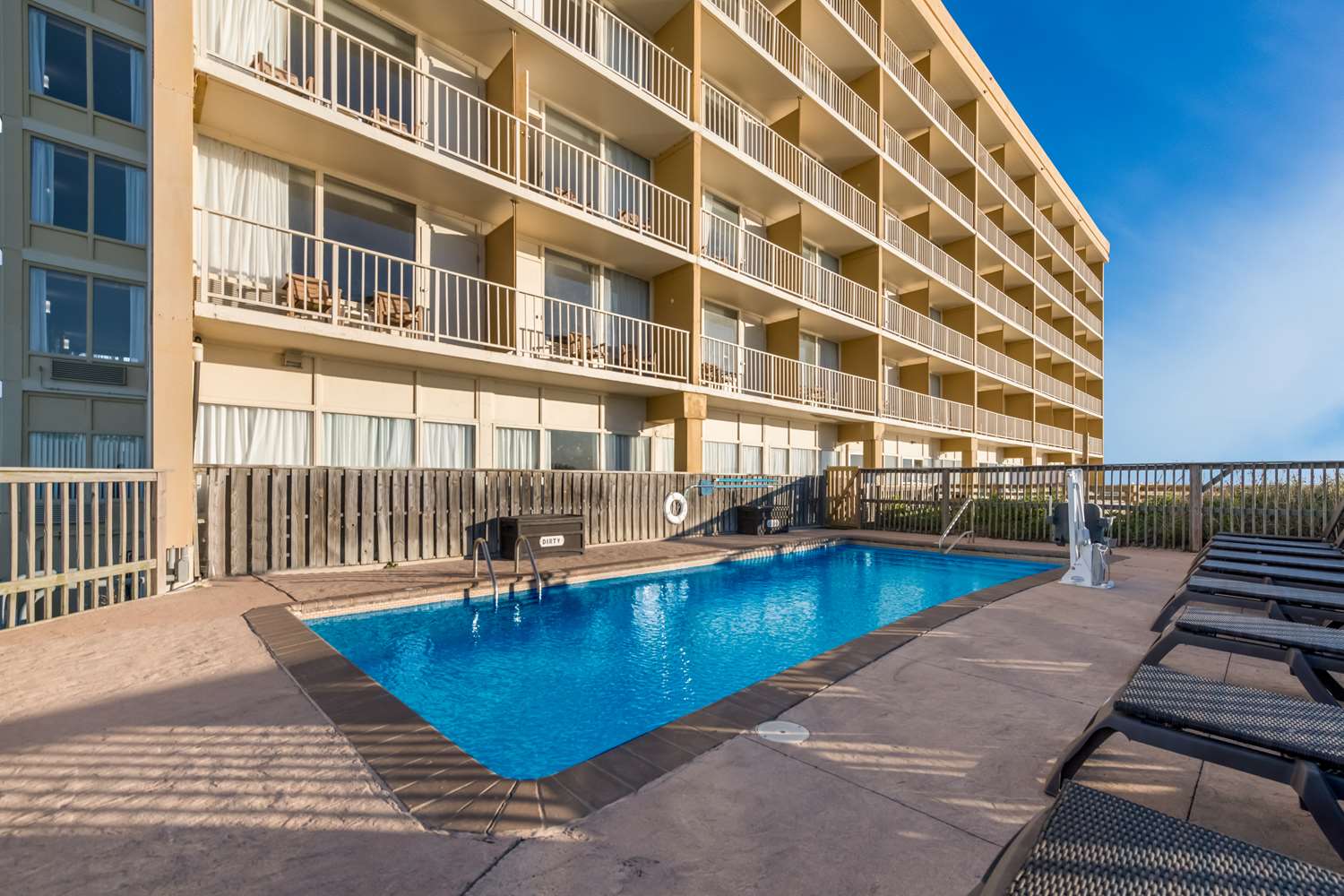 Comfort Inn South Oceanfront Nags Head, NC 4/34