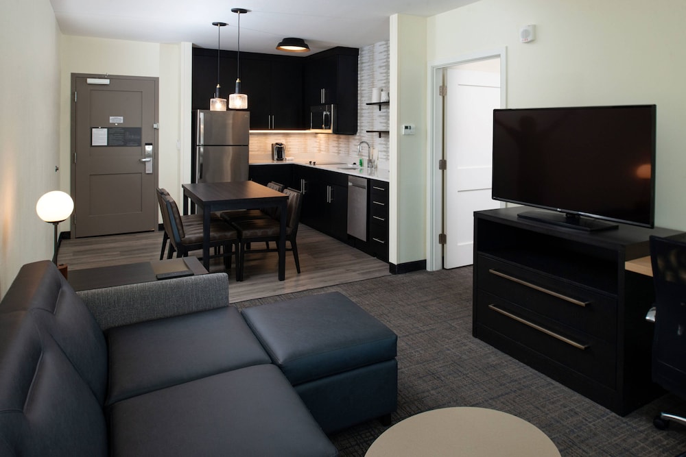 Residence Inn by Marriott Bakersfield West 25/42