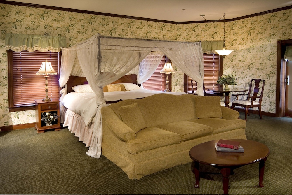 Carlisle Inn Sugarcreek 25/58