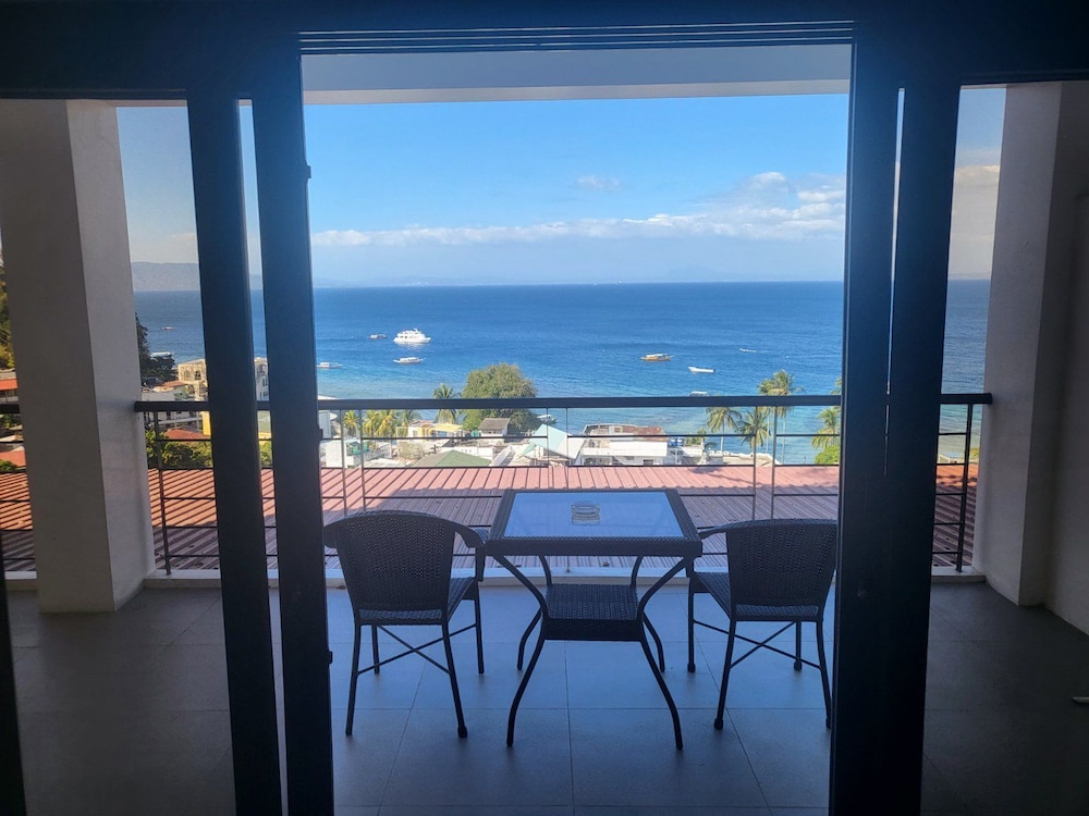 Manarra Seaview Resort 60/67