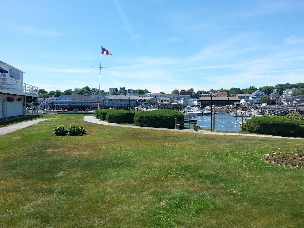 Boothbay Harbor Inn 61/69