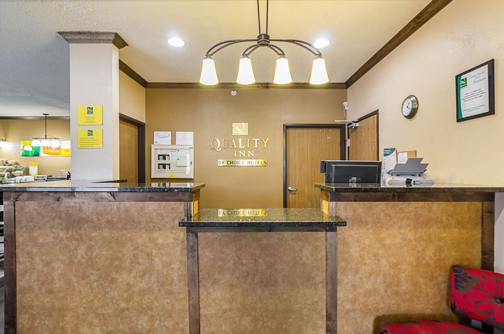 Econo Lodge Luverne I-90 4/27
