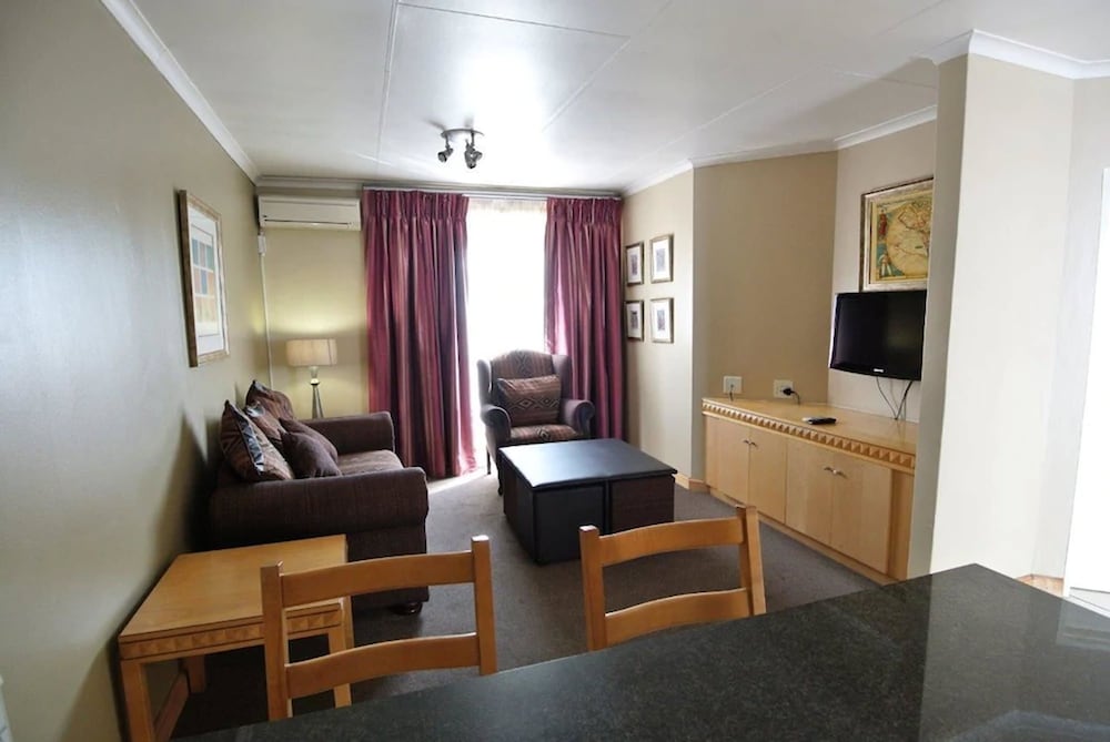 Airport Inn and Suites 34/47