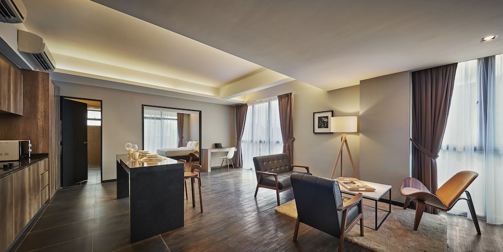 Tropics Eight Suites 49/61