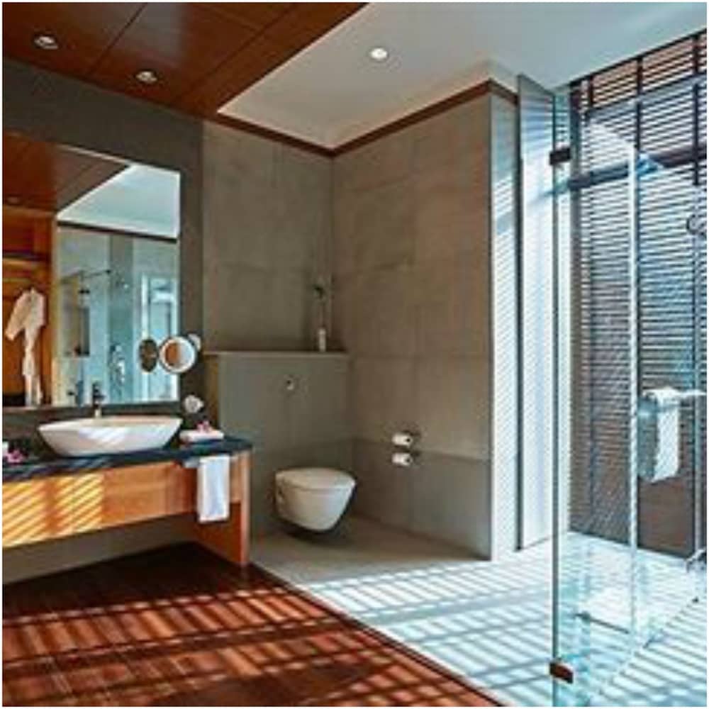 غرفة فاخرة بسرير كينج بإطلالة على الفناء، Taj Damdama Lake Resort & Spa, Gurugram 8/9