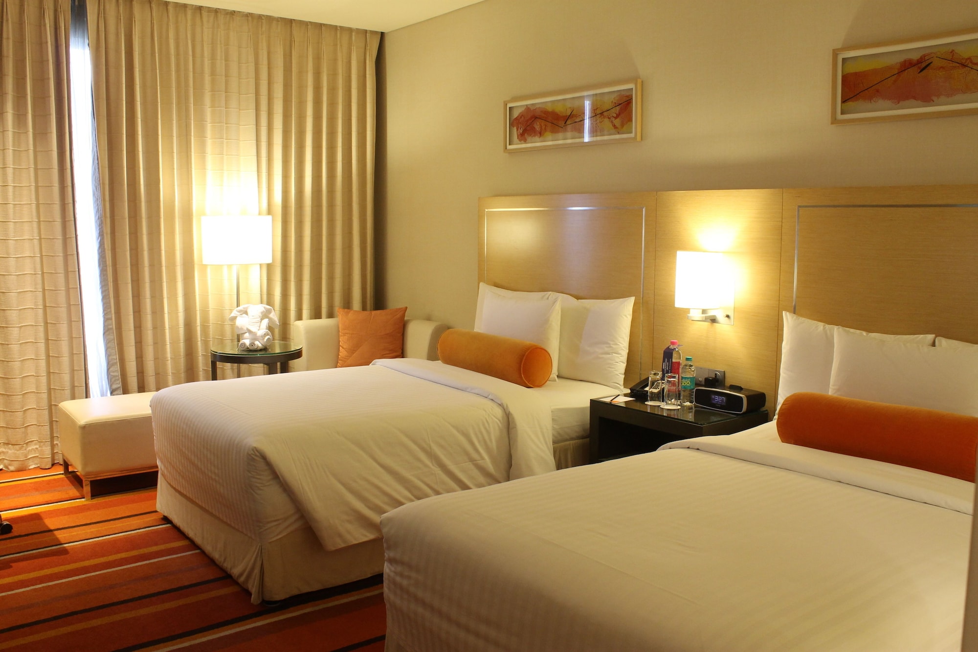 ROOM, TWIN BEDS