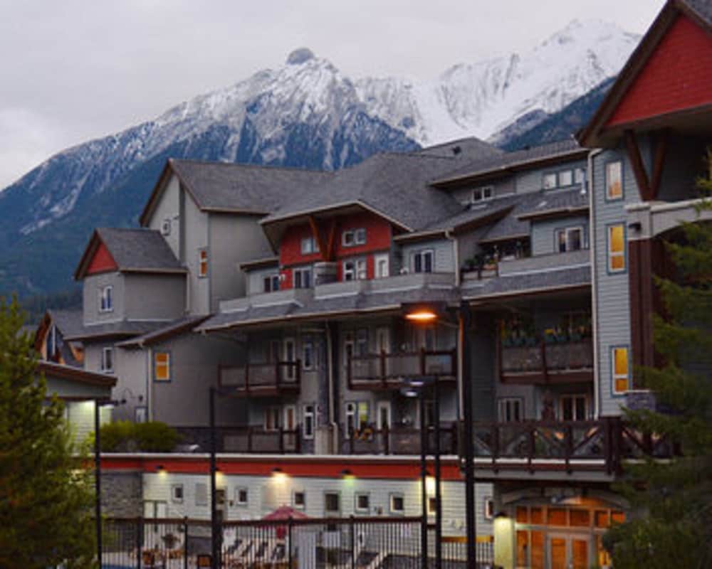 Lodges at Canmore 6/52