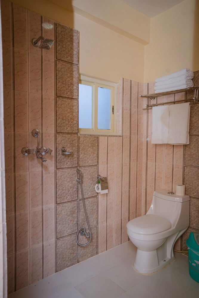 Majestic Lake Front Hotel & Suites 43/47