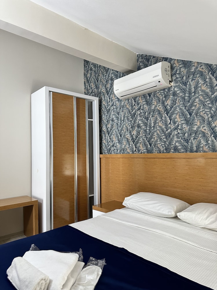 Serenity Suit Hotel 17/50