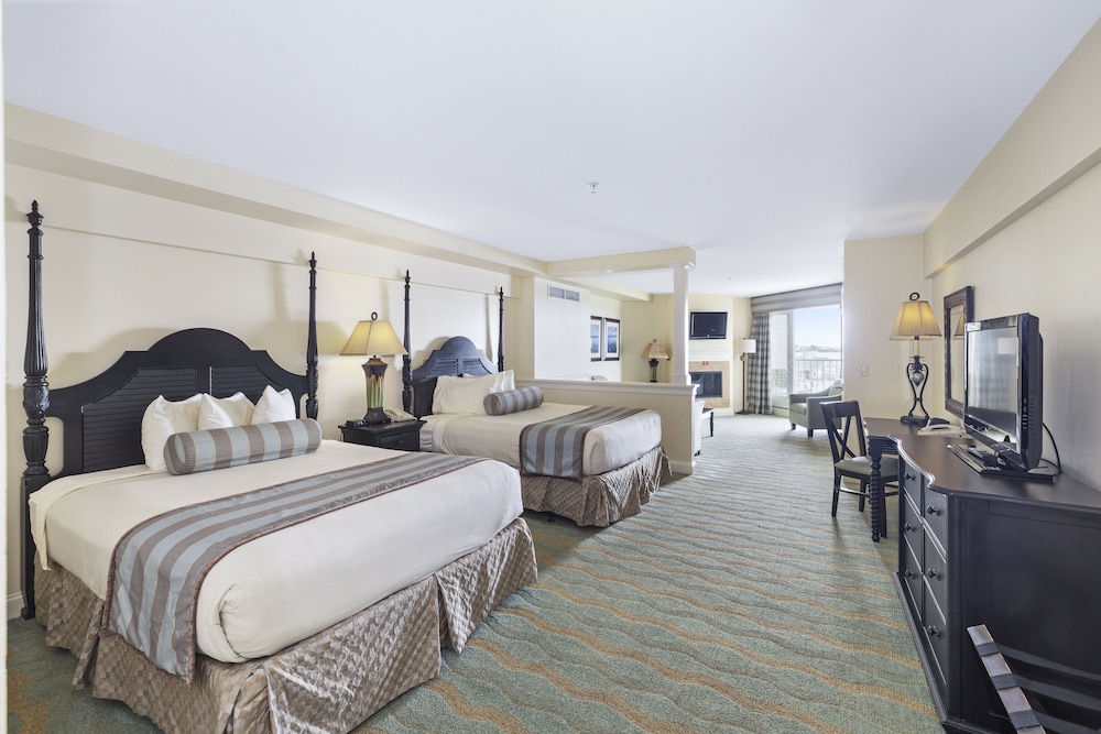 Ocean, Suite, 2 Queen Beds