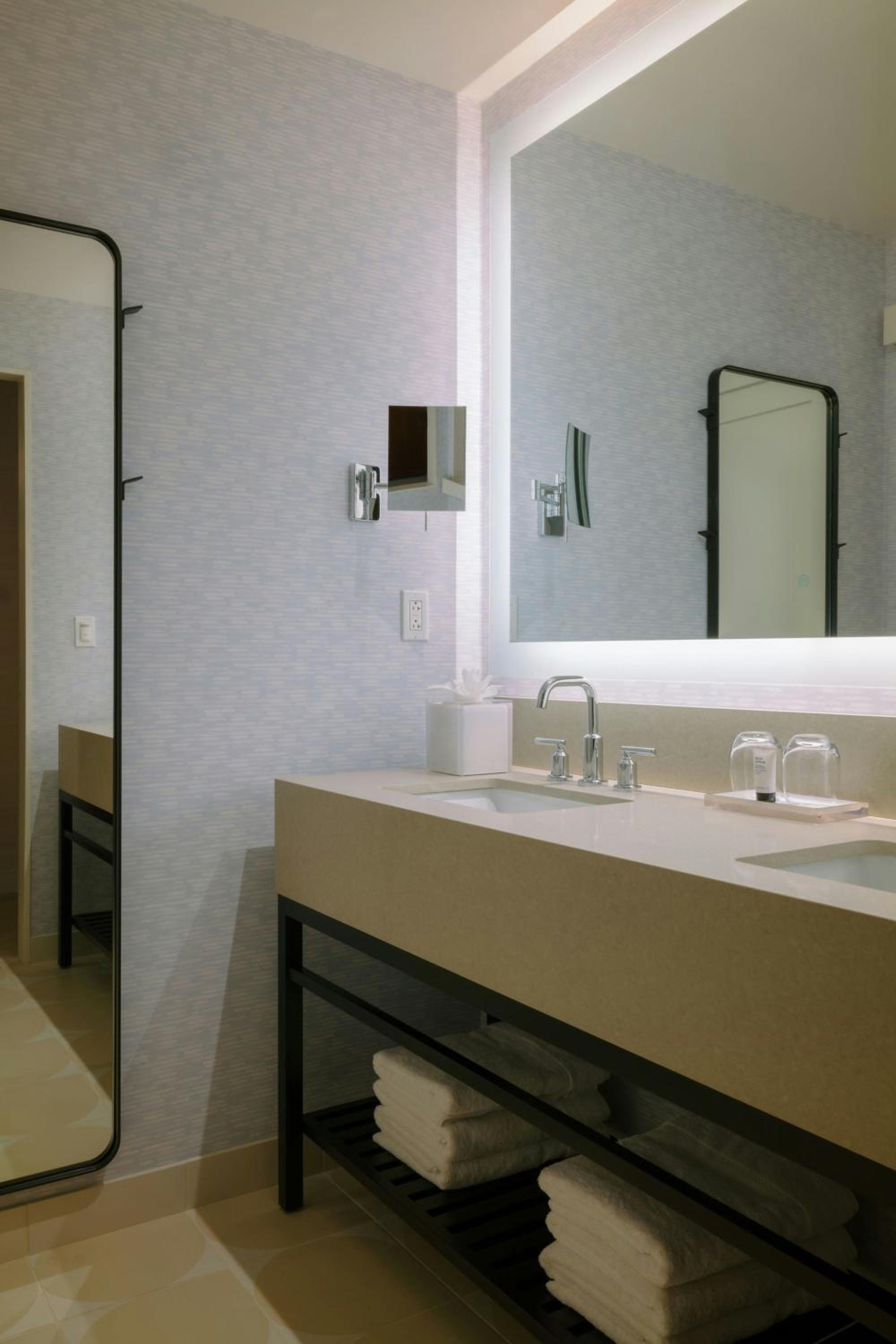 Executive, Suite, King Bed, Queen Bed, Bay View, Sofa, Balcony، Gaylord Pacific Resort & Convention Center 4/4