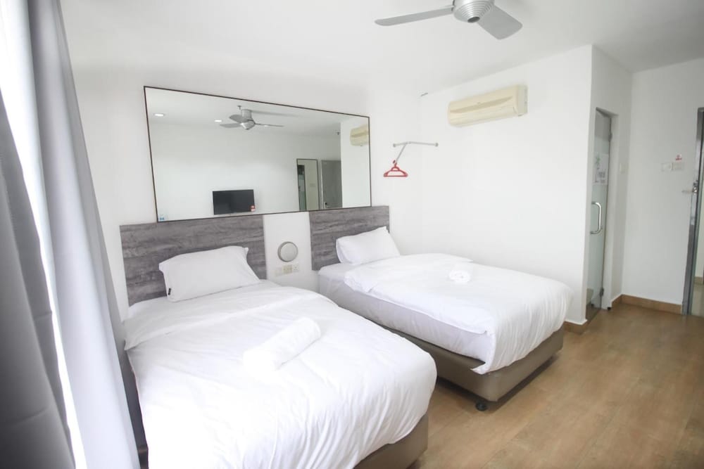Tropical Hotel at Kota Damansara 7/26