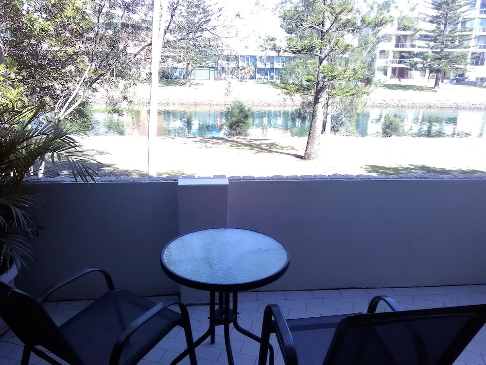 Palm Court Motor Inn 30/40