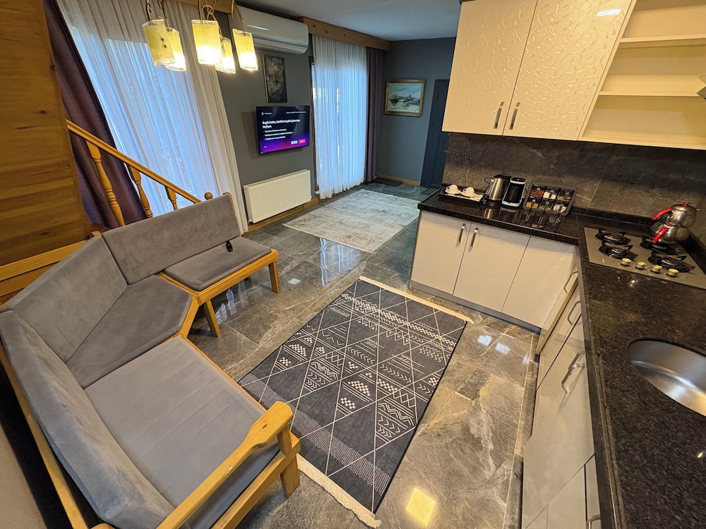 Antik River House 24/48
