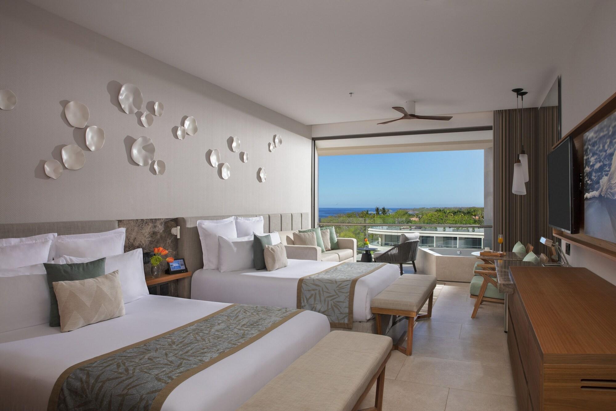 Preferred Club, Junior Suite, Double Bed, Partial Ocean View