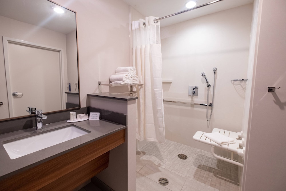 Fairfield Inn & Suites by Marriott Fond du Lac 10/26