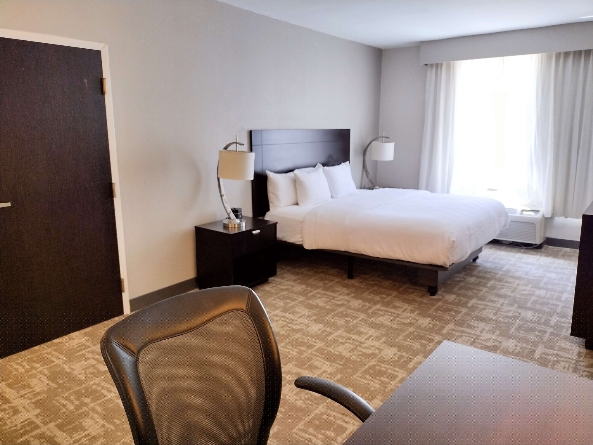 غرفة قياسية بسرير كينج لذوي الإعاقة، Best Western Plus Dalton Inn 2/5
