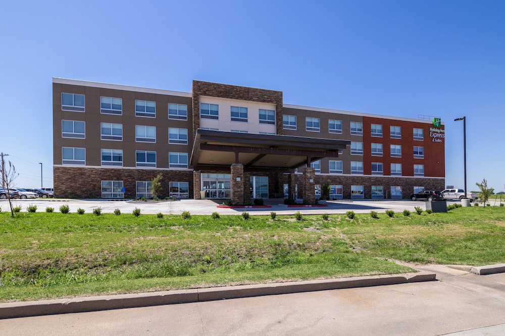 Holiday Inn Express Suites Blackwell 1/40