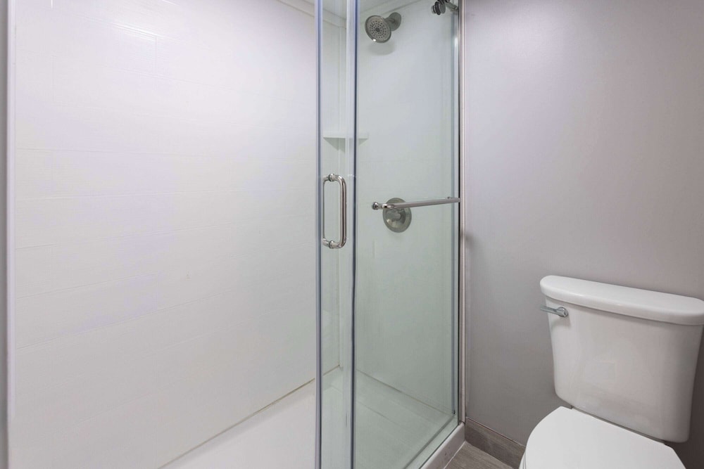 Hawthorn Extended Stay by Wyndham Columbia / Ft. Jackson 51/55
