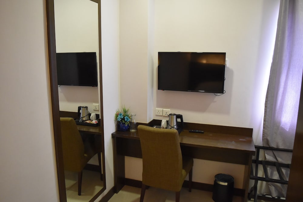 Sunrise Hotel 40/46