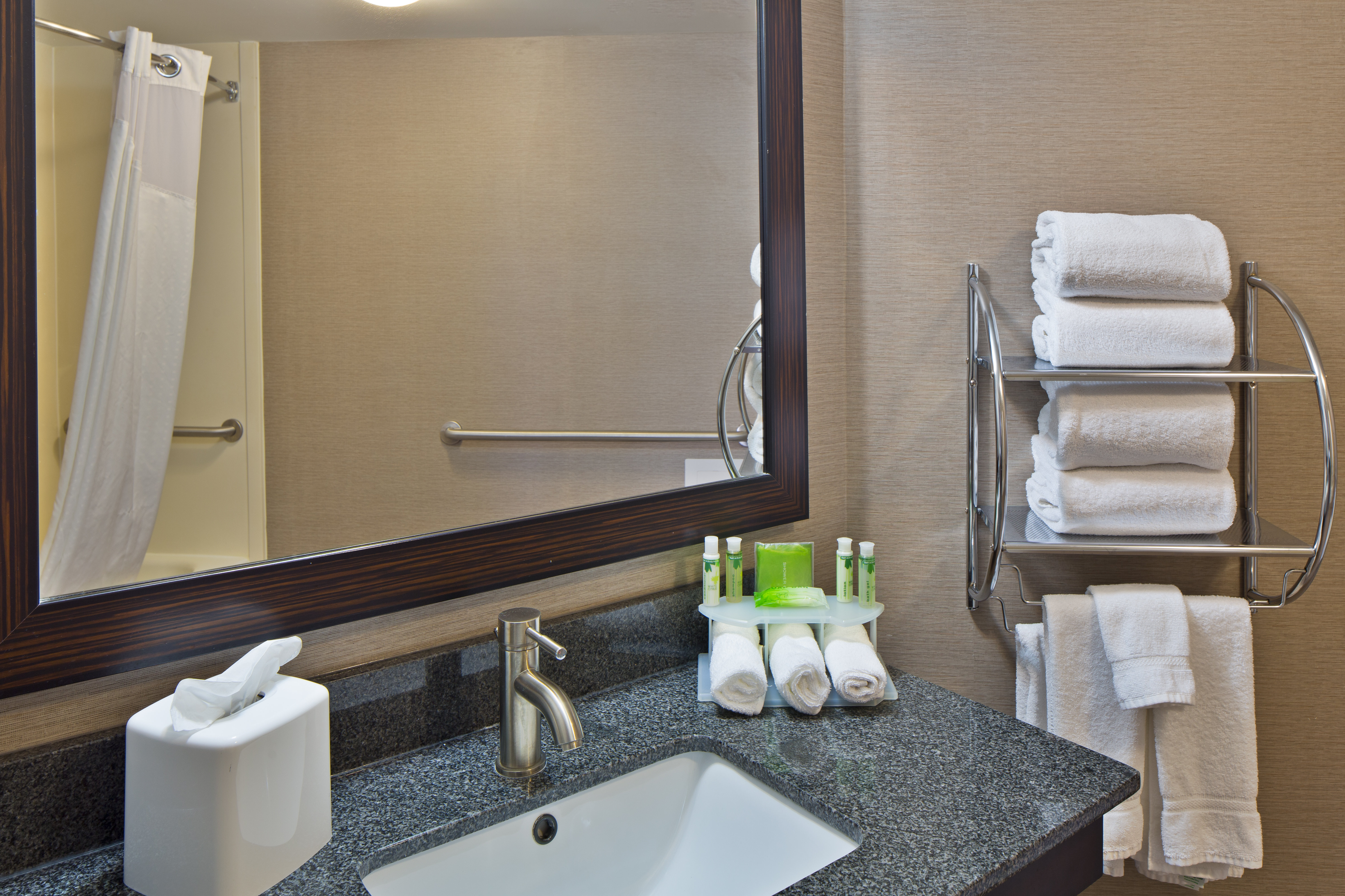 Holiday Inn Express Harrisburg - Hershey 48/50