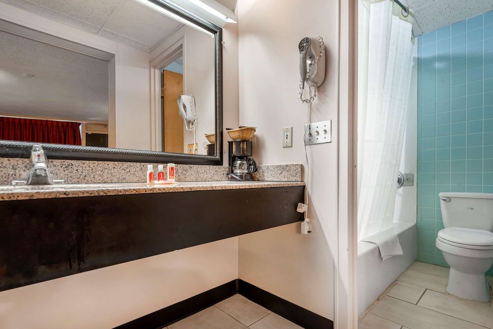 Econo Lodge Cortland Downtown NY 30/30