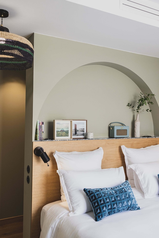 Atelier, Romantic, Ocean, Suite, King Bed, Sofa, Patio