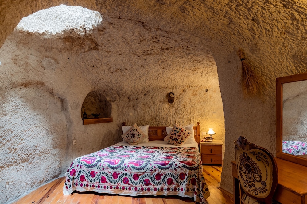 Amber Cave Suites 20/76