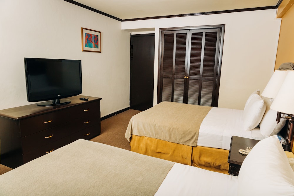 Hotel Plaza Suites 15/50