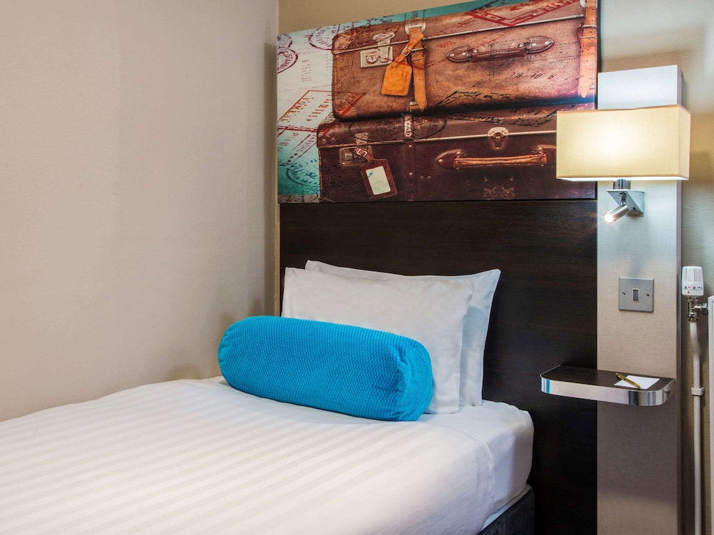 Mercure London Heathrow 30/68