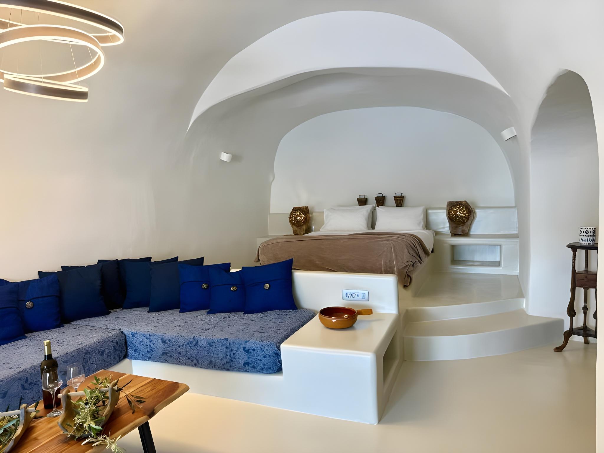 CAVE, GRAND, HOUSE, SHARED PLUNGE POOL