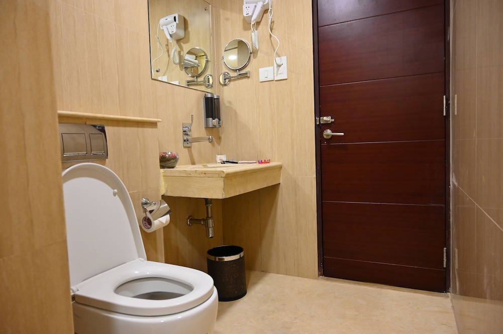 Raaj Bhaavan Clarks Inn Chennai 28/28