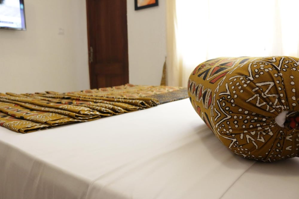 Coconut Grove Sakumono Hotel 13/18