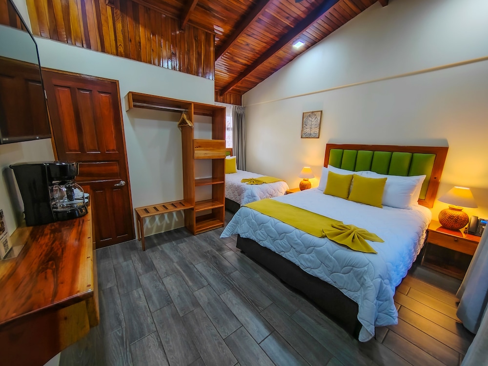 Monteverde Rustic Lodge 11/50