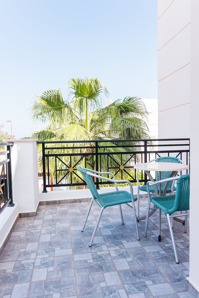 Yiannis Manos Hotel Resort 41/50