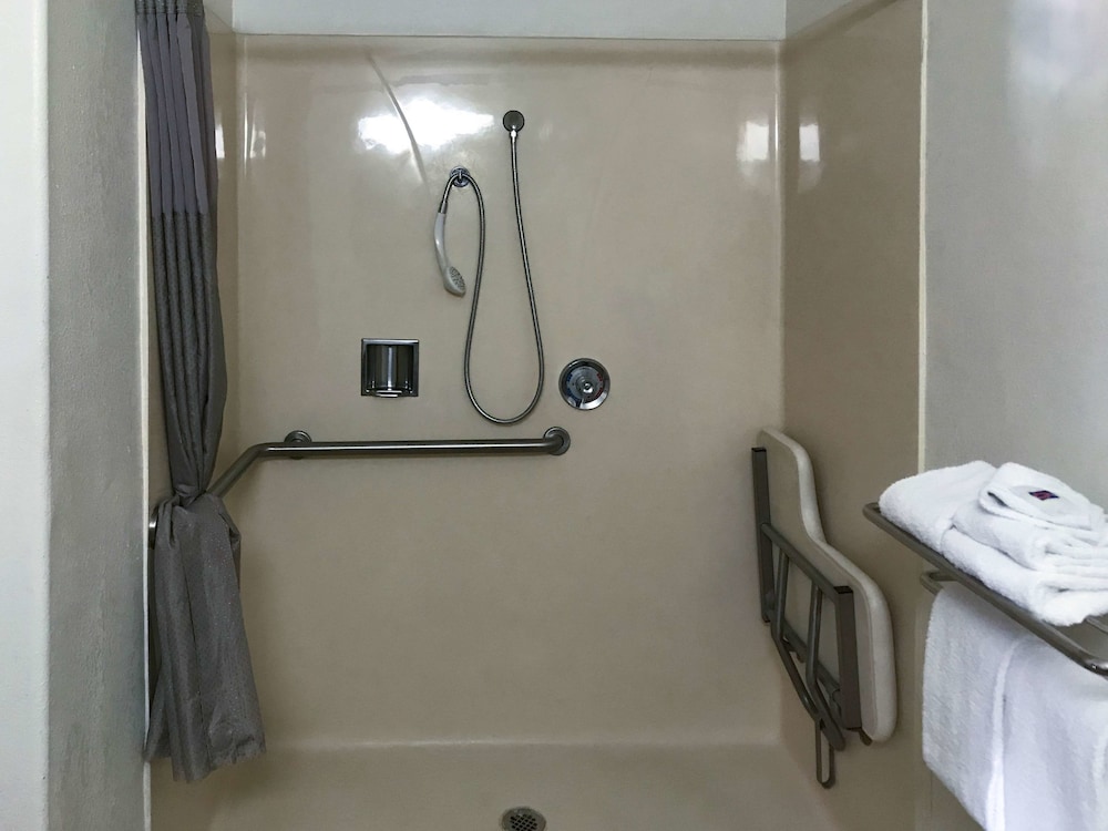 Motel6 Visalia, CA 23/50