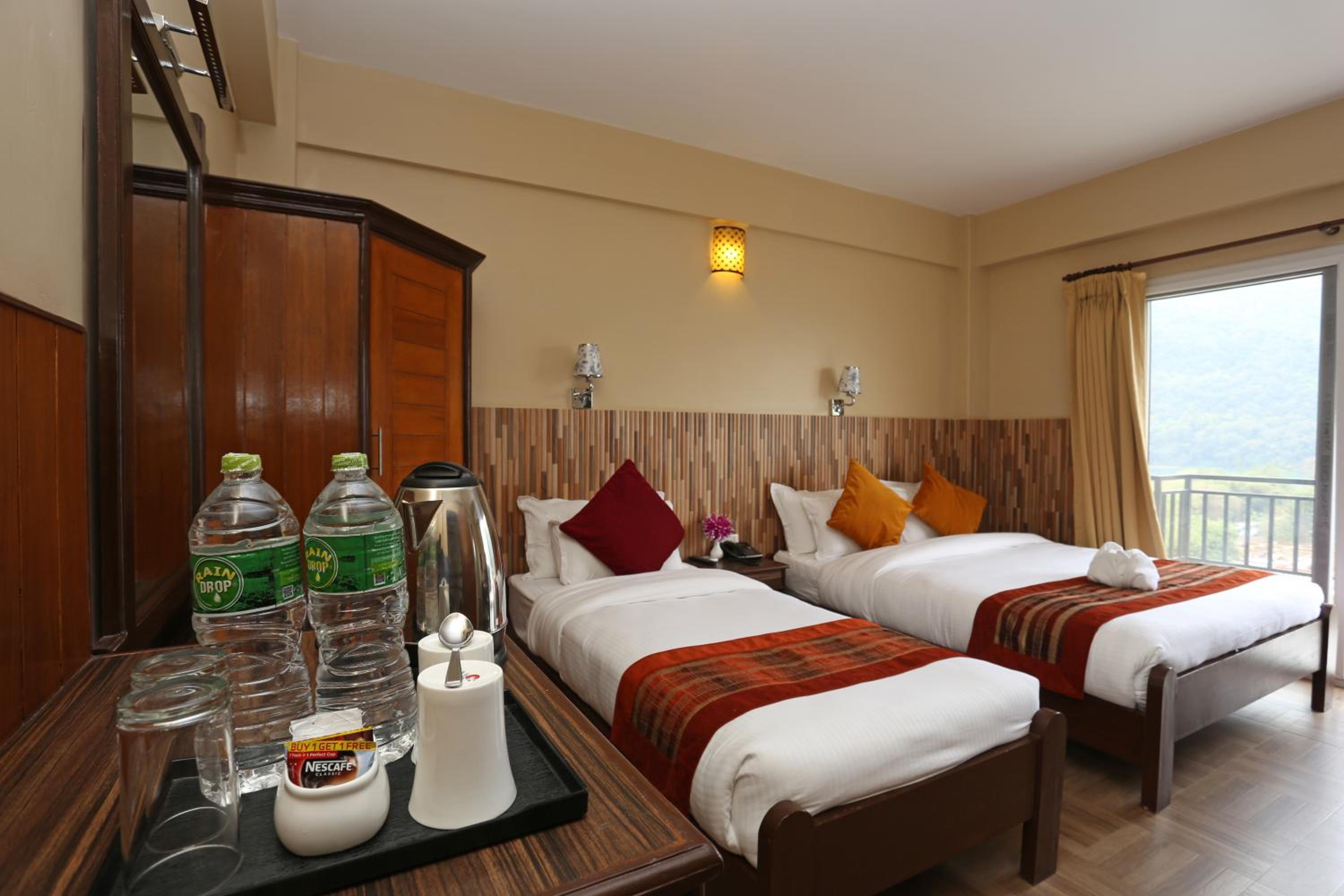 TWIN DELUXE ROOM