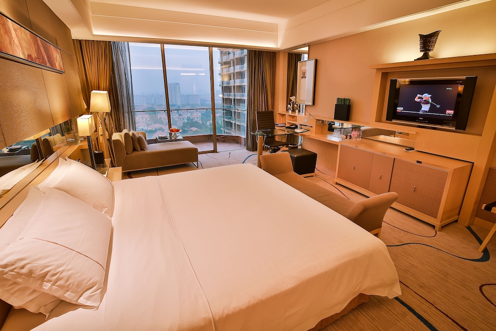 Royal Garden Hotel 45/69