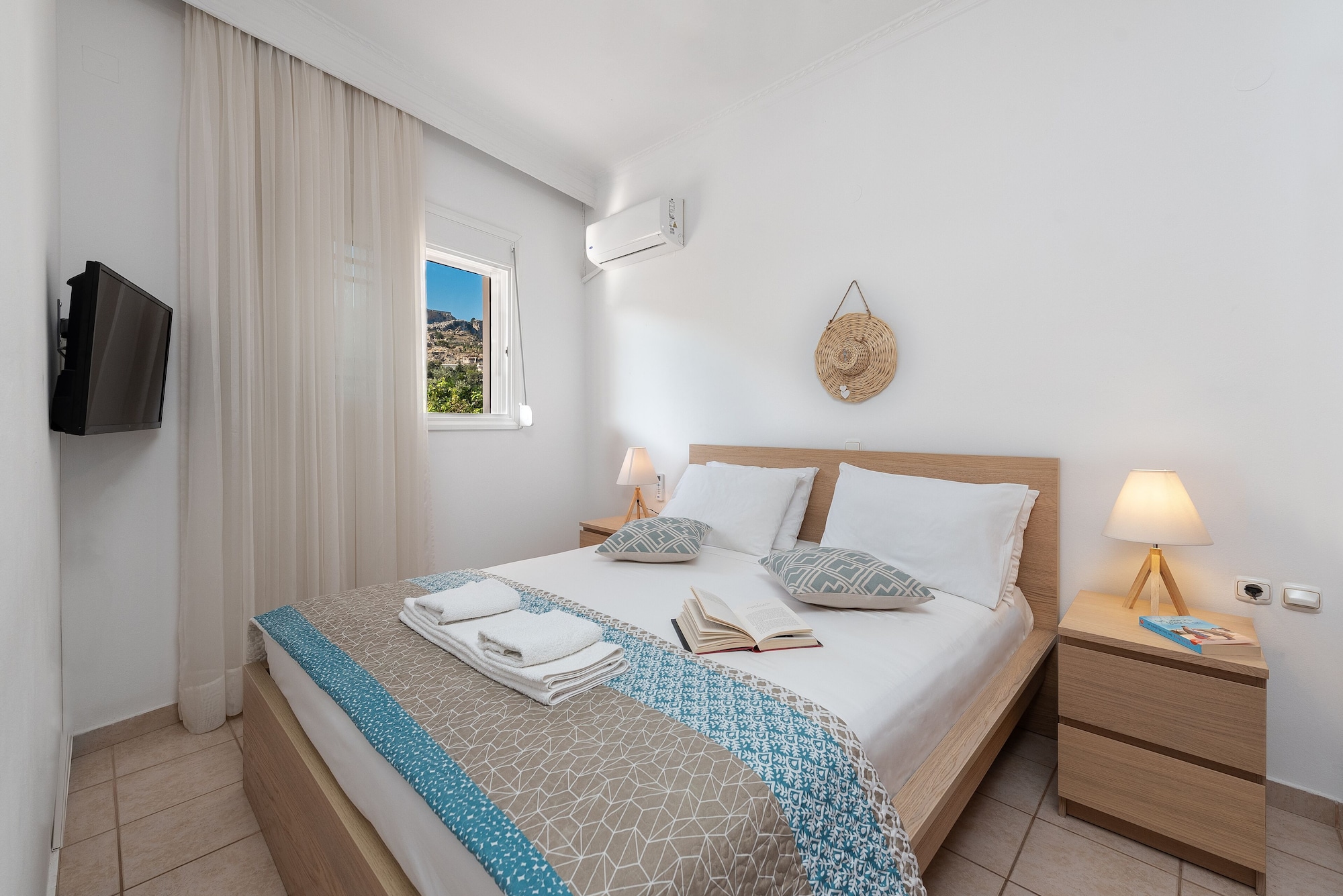 Dream, Queen Bed, Sofa