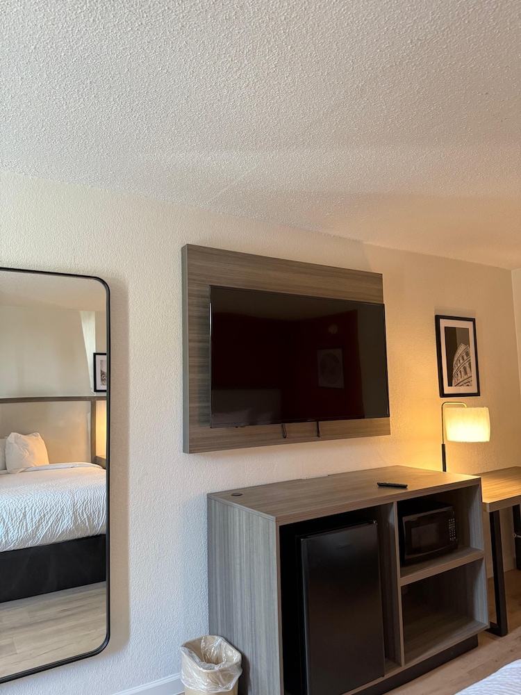 Ramada by Wyndham Lumberton NC North 50/60