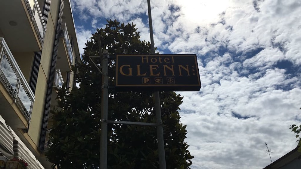 Hotel Glenn 7/37
