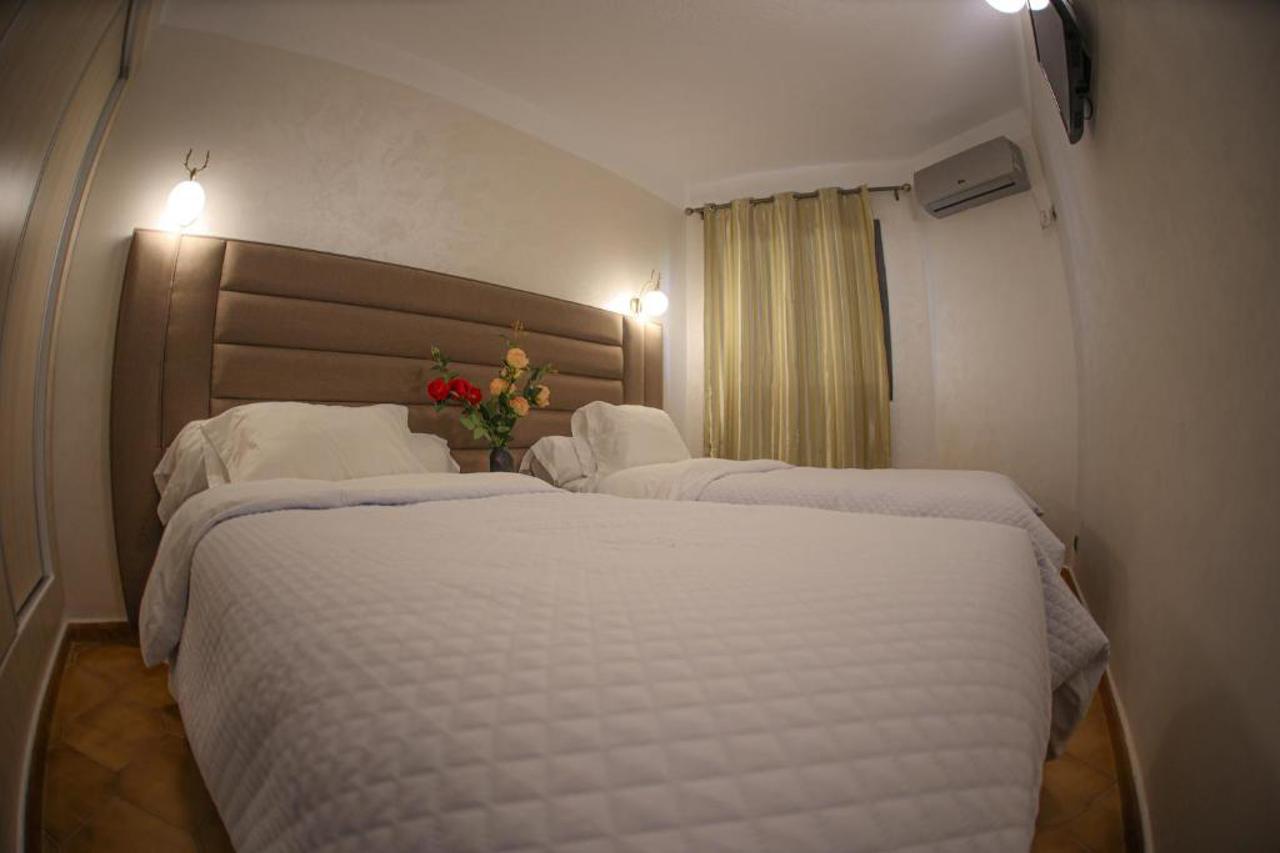 Hotel Des Lilas 14/18