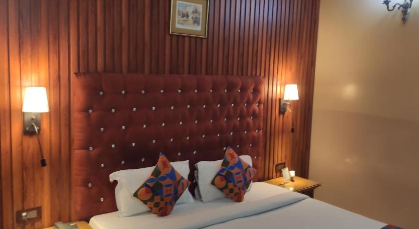 HOTEL CONCLAVE EXECUTIVE 18/24