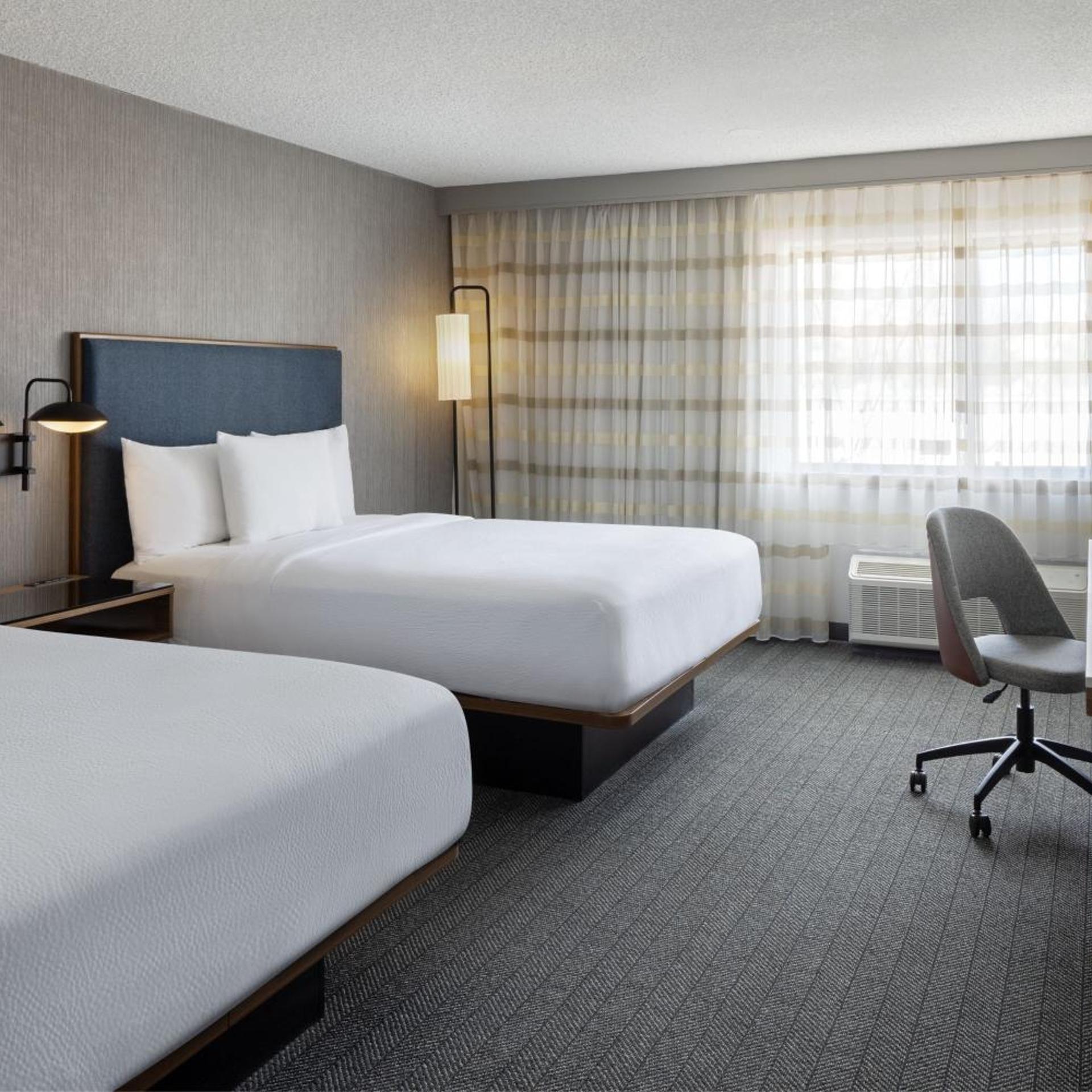 Room, 2 Queen Beds, Bathtub, Accessible