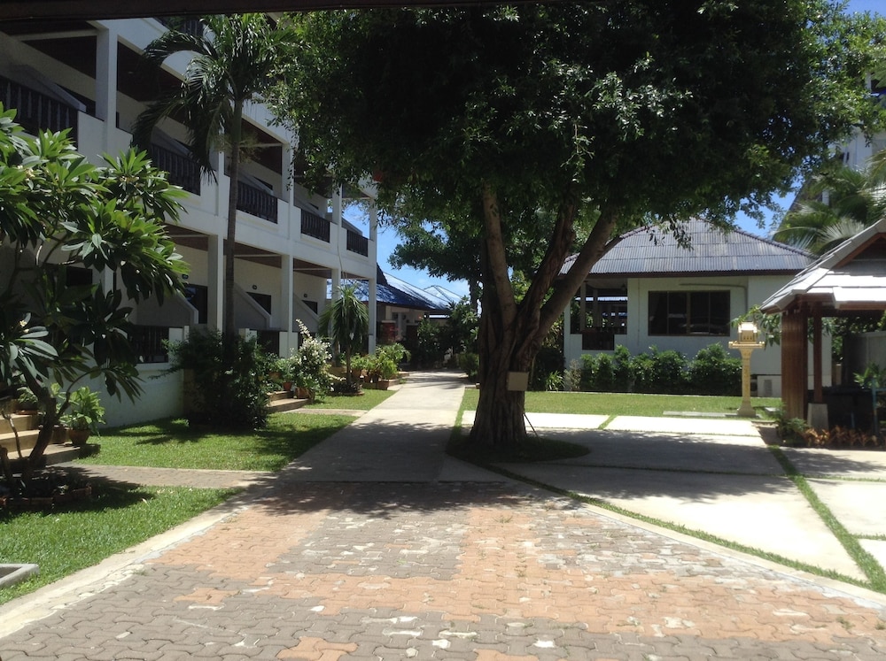 Marina Beach Resort 64/65