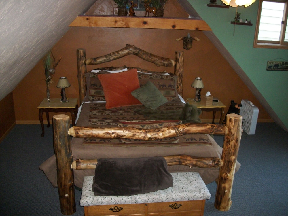 at the Waters Edge Bed &amp; Breakfast 3/61