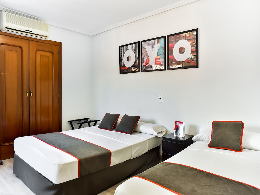 ROOM, QUADRUPLE
