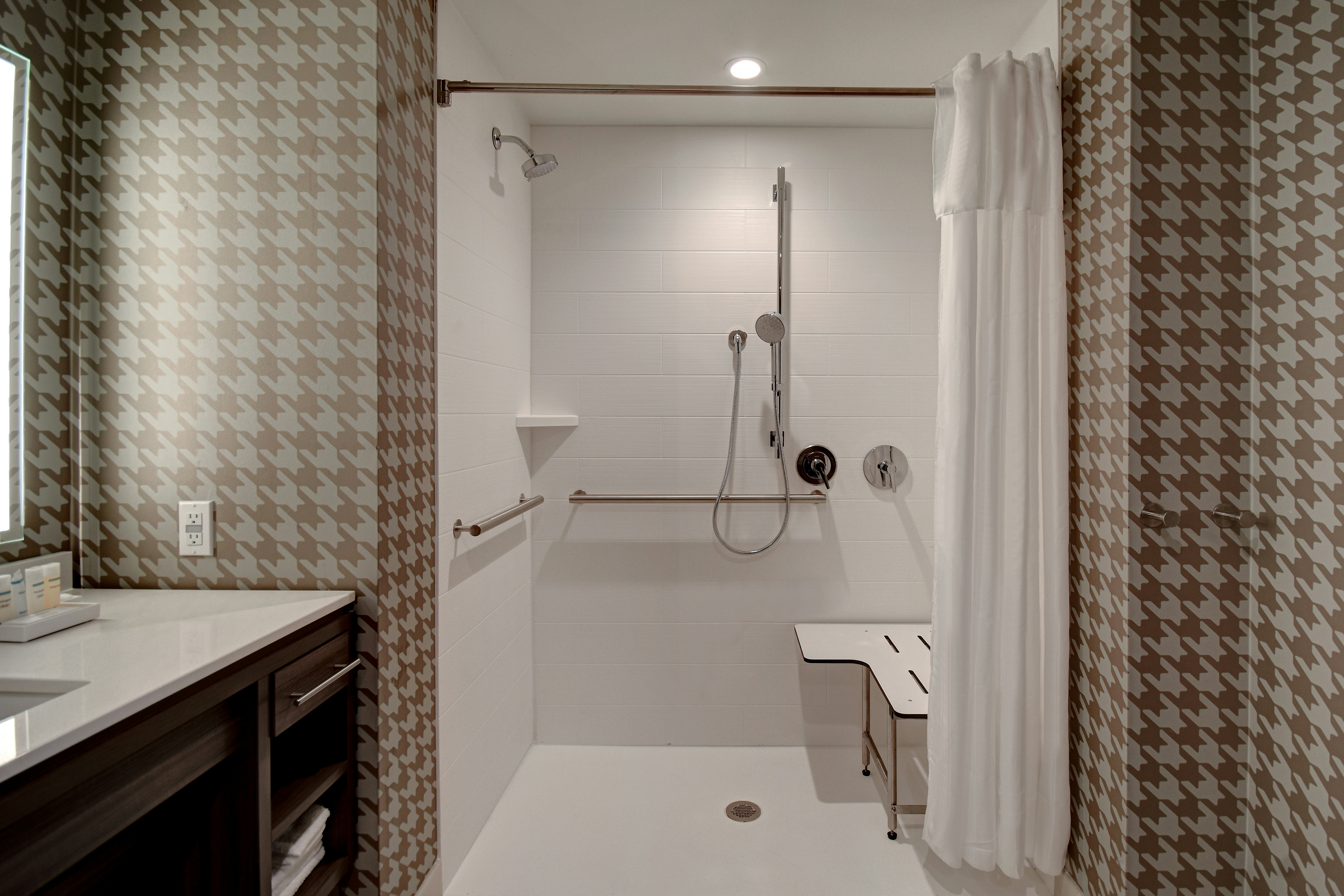 Home2 Suites by Hilton Detroit-Troy, MI 40/43