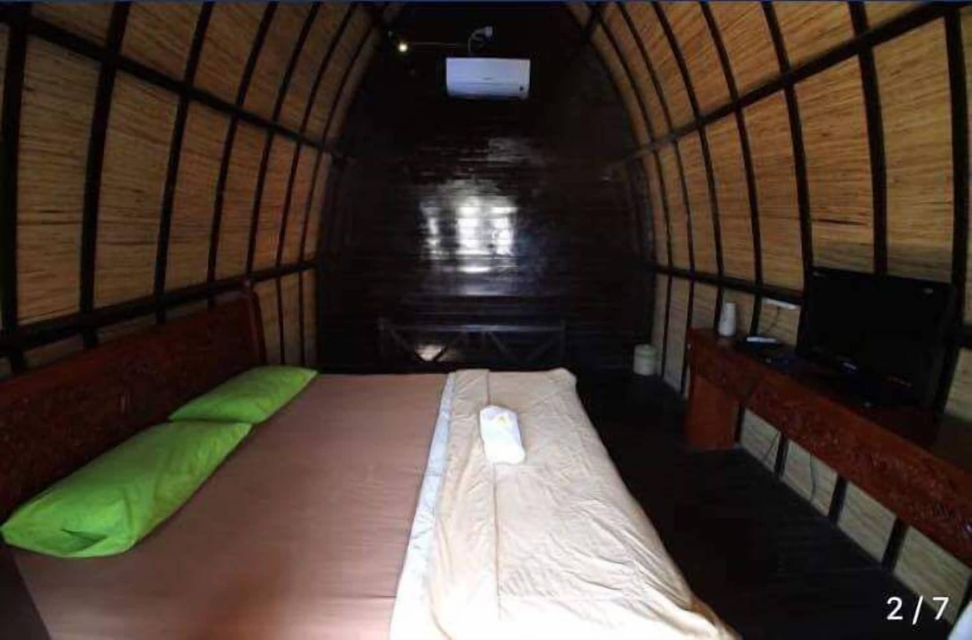 Bungalow, King Bed, Pool View